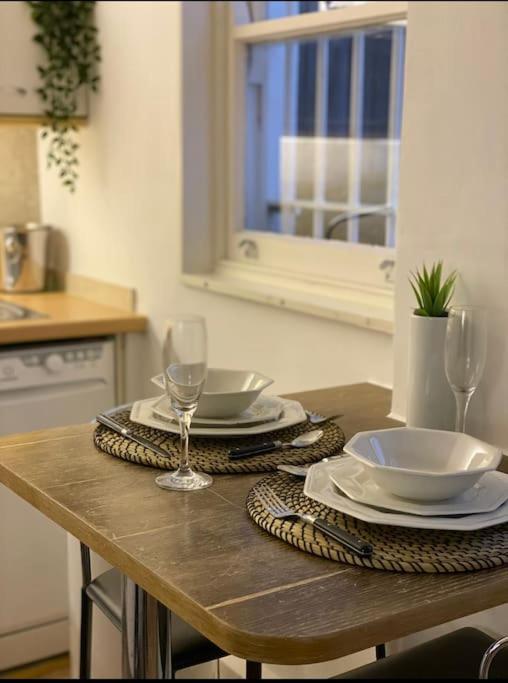 Spacious Flat In The Most Desirable Area Of ลอนดอน ภายนอก รูปภาพ