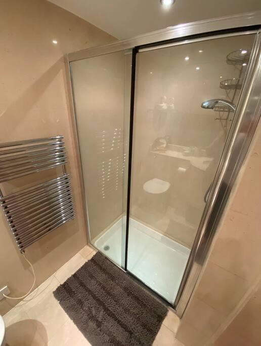 Spacious Flat In The Most Desirable Area Of ลอนดอน ภายนอก รูปภาพ