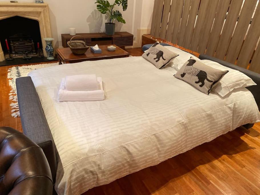 Spacious Flat In The Most Desirable Area Of ลอนดอน ภายนอก รูปภาพ